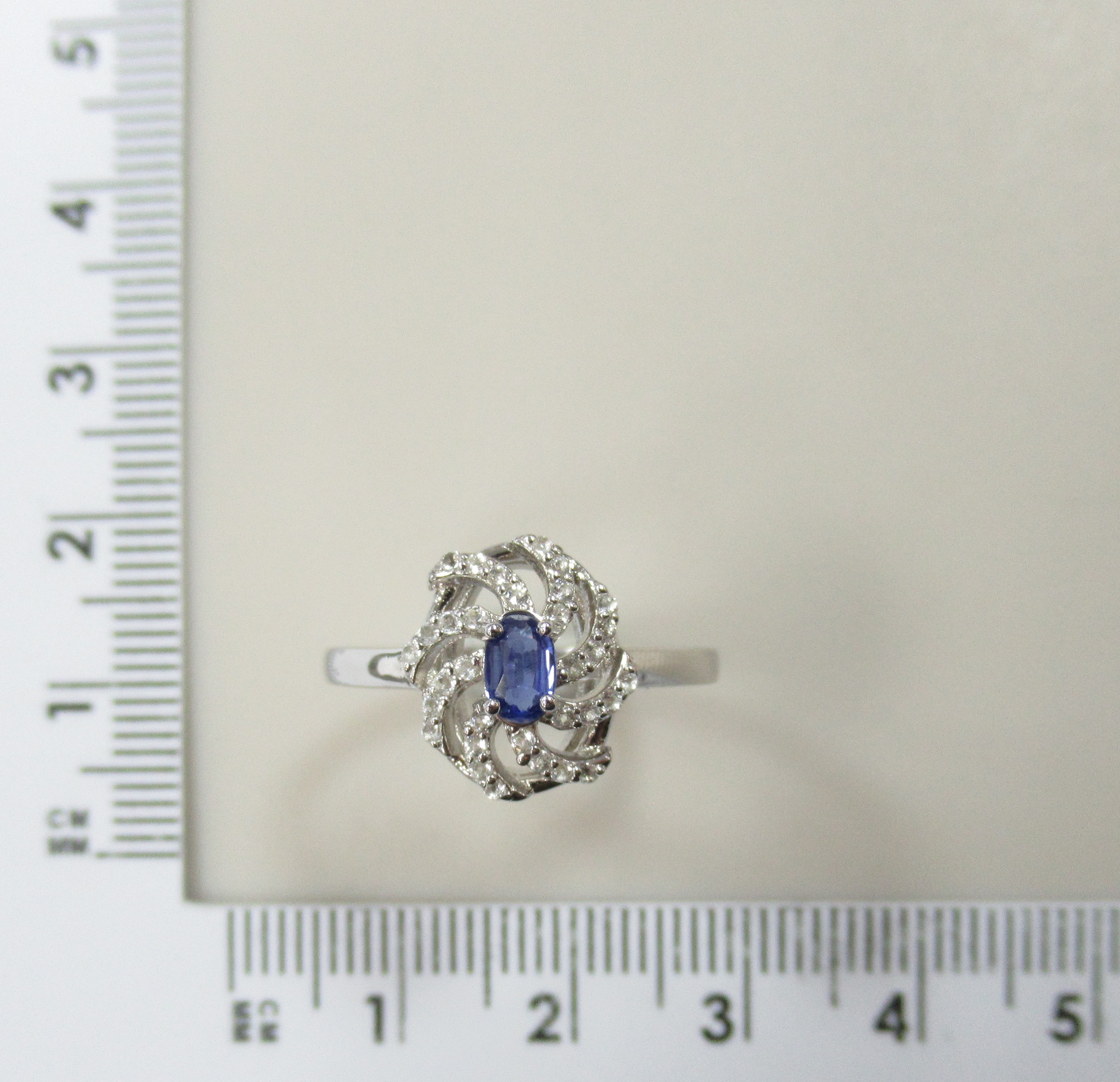 Серебряное кольцо с кианитом